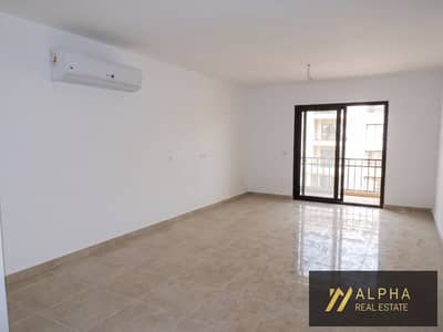 شقة أول سكن للإيجار في كمبوند المراسم بمطبخ وتكييفات