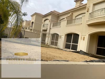 تاون هاوس كورنرللبيع 202 م جاهزه للسكن الفوري أرضي + أول + روف 3 غرف (Patio 5 East) القاهرة الجديدة