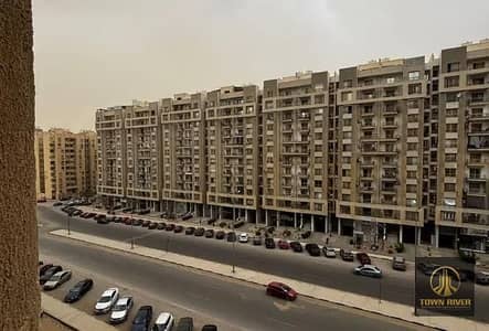 شقه للبيع في زهراء المعادي  خلف بنزينه امارات مصر 94 متر واجهة بحرية غير مجروحة 2 غرف , 2 حمام اسانسيراستلام خلال عام بدون اوفر متاح جميع الخدمات - . .