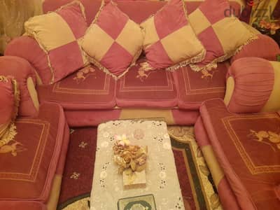 انتريه للبيع لسه بحالته  2كرسى و٢ كنبه