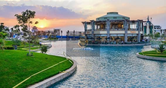 محل للبيع في مدينتي كرافت زون بسعر خرافي لسرعه البيع متاجر ب60 وباقي سنتين نشاط مطعم