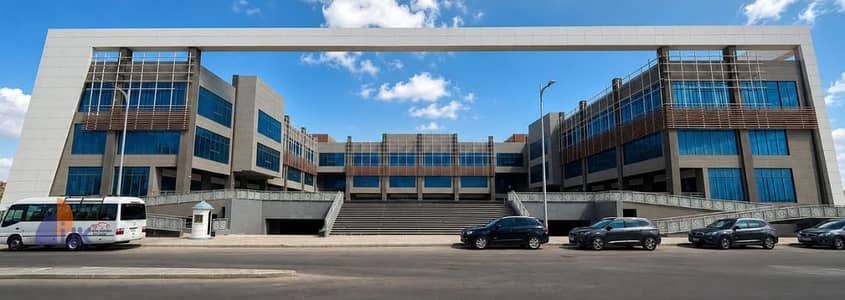 محل تجارى للبيع استلام فورى بجوار الجامعات الدولية ومحطة المونوريل فى قلب ال R 3 العاصمة الإدارية الجديد  R3 New Administrative Capital