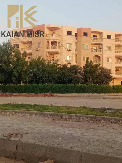 شقة لقطة ١٩٠ م بحري صريح بفيو امامي علي جاردن وبجانب طريق الحرية و جميع الخدمات بمدينة الشروق