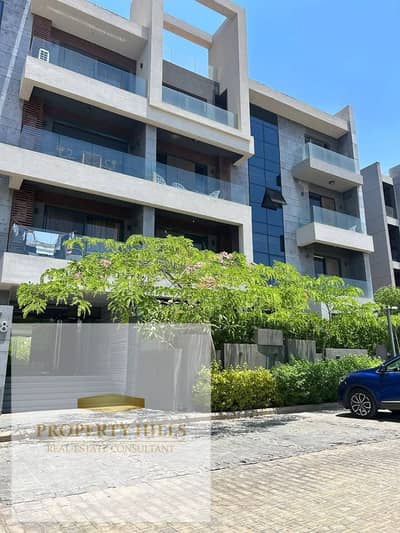 With the size of a villa, receive your 4-bedroom apartment now at the entrance of Al Shorouk 2. Ready for viewing by La Vista.