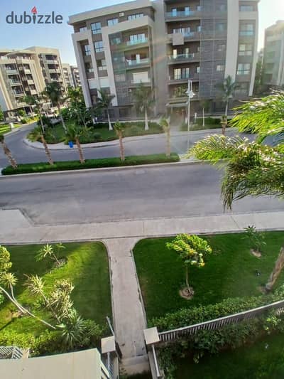 شقة للايجار بمدينتي كمبوند بريفادو  مساحة ١٠٠ متر