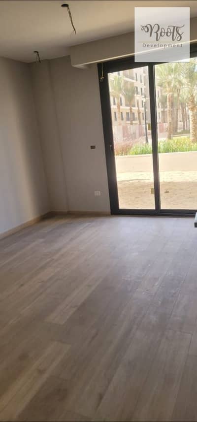 للإيجار شقة بحديقة، متشطبه بالتكييفات في كمبوند فيليج وست الشيخ زايد.  For Rent Apartment with Garden Finished , AC/S in Village West, Sheikh Zayed