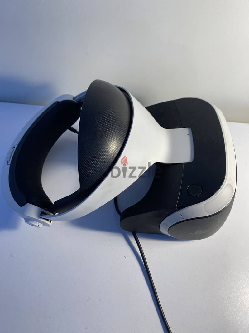 PS4 VR HEADSET in a perfect condition 9