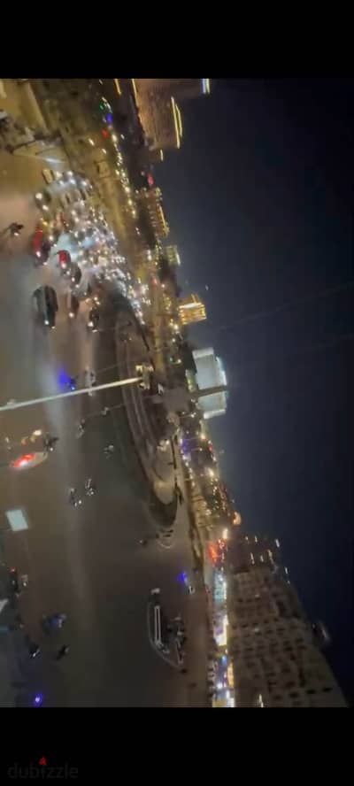 شقه لجميع الاغراض واجهه بالكامل علي ميدان التحرير عقد 5 سنوات