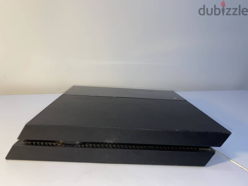 PS4 in a perfect condition 12