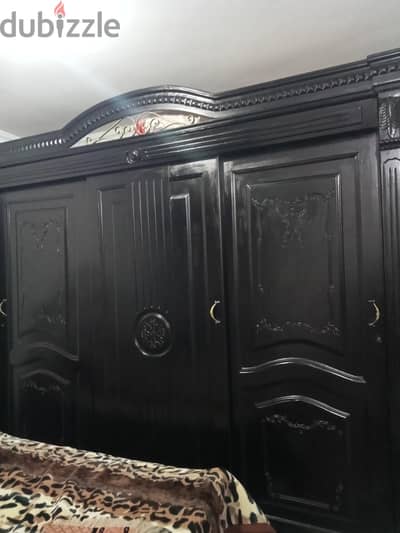دولاب وكمودينو 2,85 في عمق 85سم مساحه كبيره في التخزين