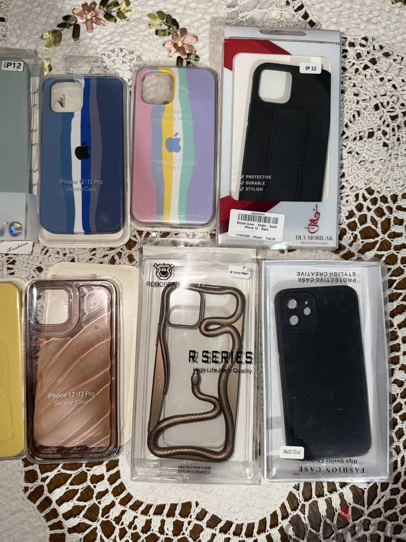 Iphone 12 covers like new 1