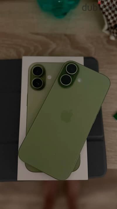 iPhone 17 Green 256GB (بطارية 100% - كسر زيرو