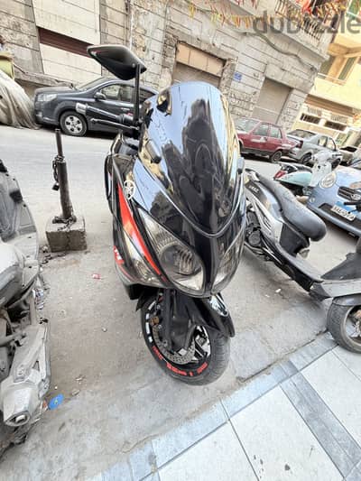 للبيع سكوتر ياماها  500 cc