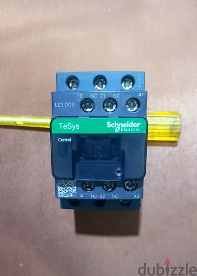  للبيع كونتاكتور شنايدر أصلي Schneider Electric   الموديل: LC1D0