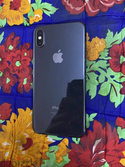 iPhone X 64 GB بحالة ممتازة للبيع