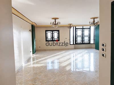 شقة للايجار  فيووو رائع  في قلب زهراء المعادي المعراج العلوي.  200 م