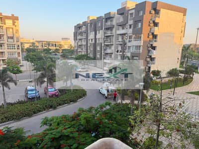 فرصه للايجار في ارقي واميز مراحل مدينتي قانون جديد في b12 المساحه 140متر التقسيمه 3نوم منهم غرفه منهم ماستر+2حمام اول سكن الفيو ايست هب موقع ممتاز \\\