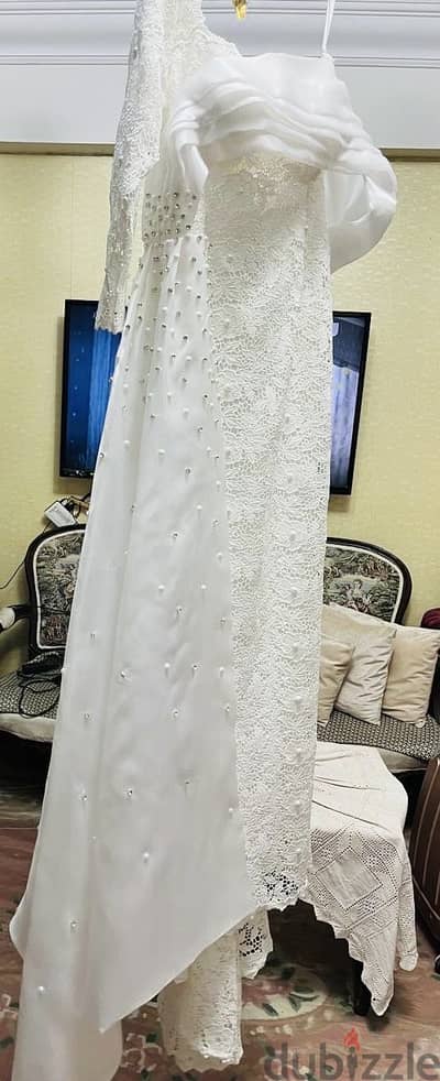 فستان زفاف أنيق بحاله ممتازه