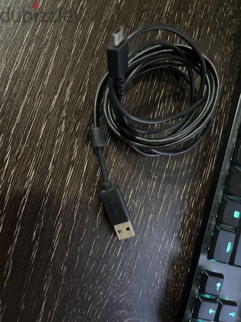 Logitech G915 TKL wireless with original cable 3