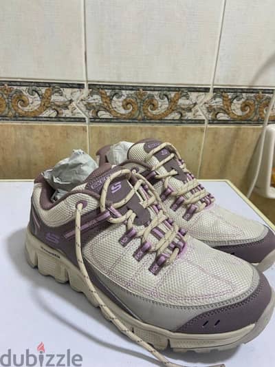 new woman sketchers shoes size 39