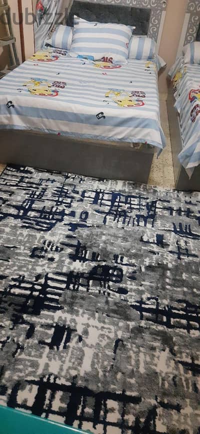 سجادة ازرق في أبيض ١٦٠  او ١٧٠ في ٢٣٥