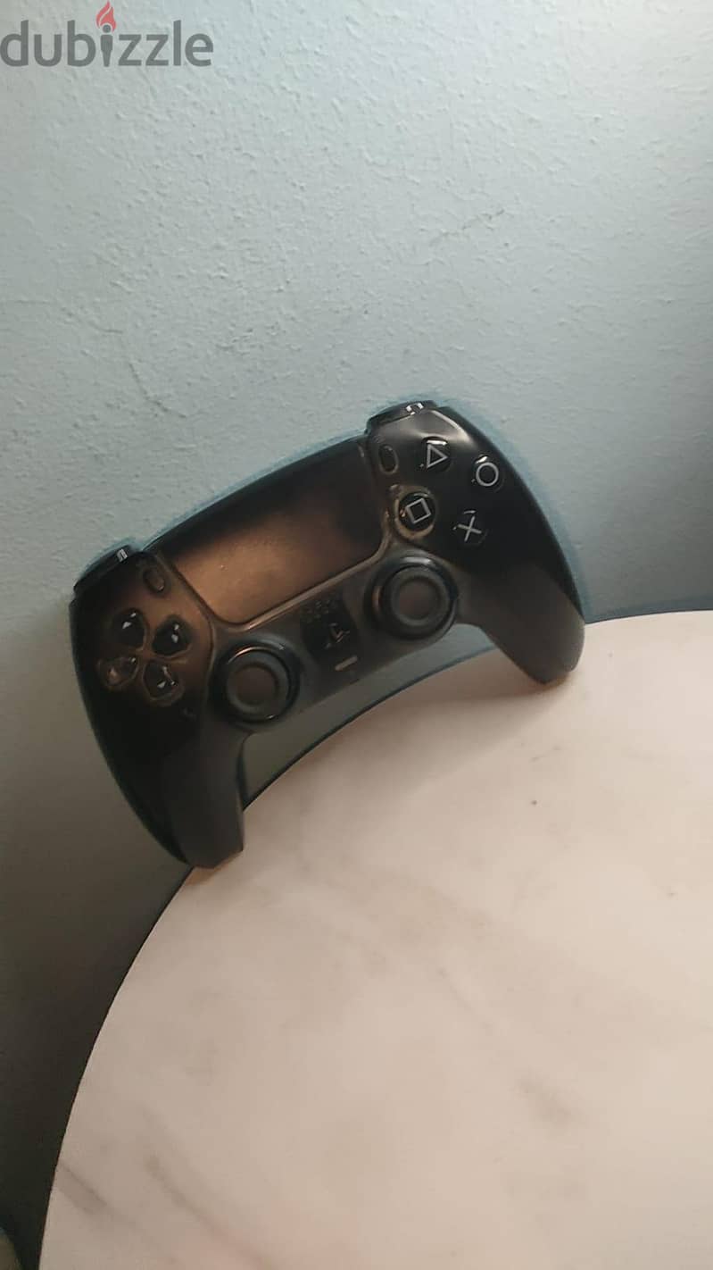 PlayStation 5 black controller 1