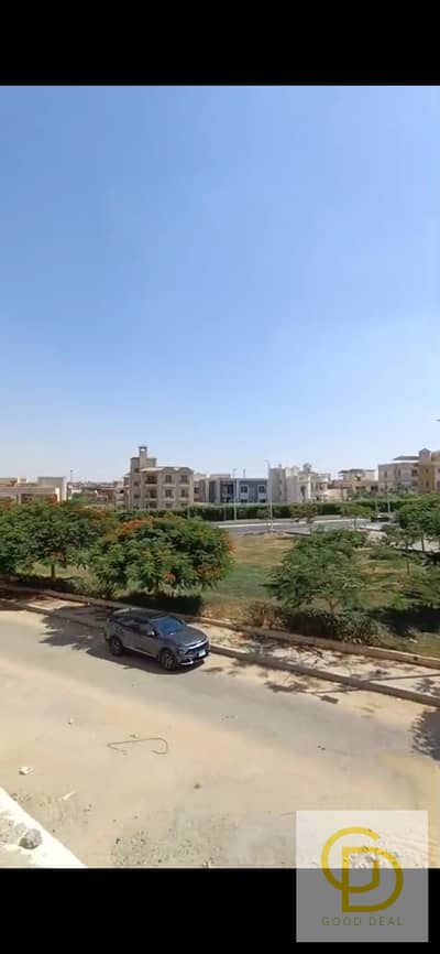 شقة 175م للبيع في الشروق الحي الرابع غرب أول بلكونة على جاردن | خطوات من طريق السويس | كاش أو قسط