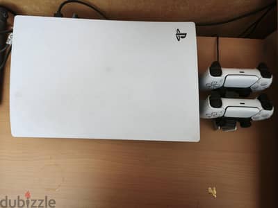 ps5 fat with 2 controllers and charging dock