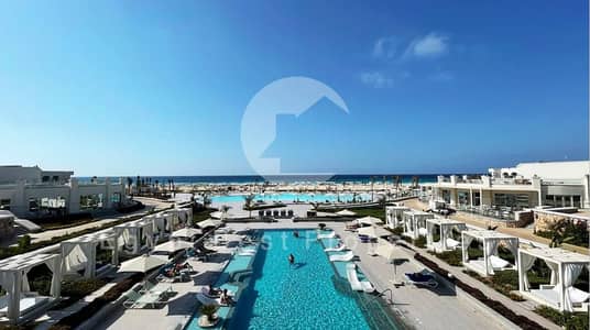شاليه  للبيع مفروش بالكامل تكييفات و مطابخ للبيع في هاسيندا لساحل الشمالي - بالتقسيط علي 10 سنين