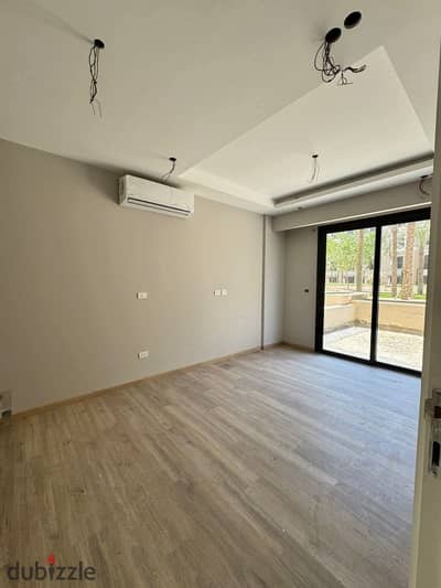 شقة متشطبة بجاردن فيلدج ويست بجانب النادي الاهلي