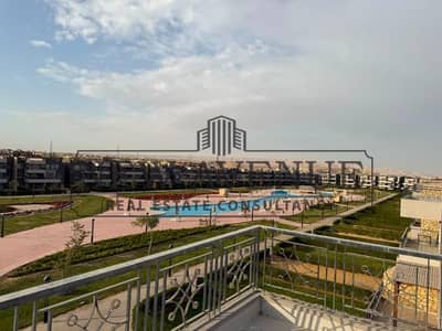 شاليه ١٣٠ متر ٣ غرف نوم و ٢ حمام استلام فورى متشطب بالكامل يطل على حمام السباحة فى بلومار السخنة وادى دجلة Blumar Ain Sokhna