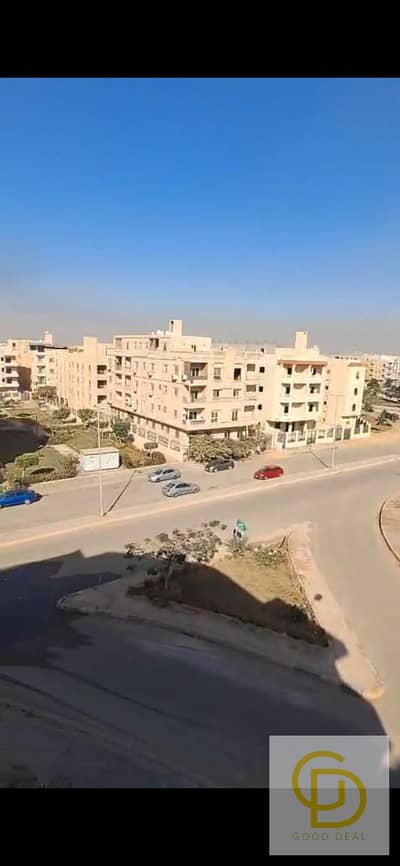 شقة ريسيل 165م للبيع في الشروق المنطقة الثامنة | دور رابع بأسانسير وتشطيب جيد وحصة في الأرض | قابلة للتفاوض