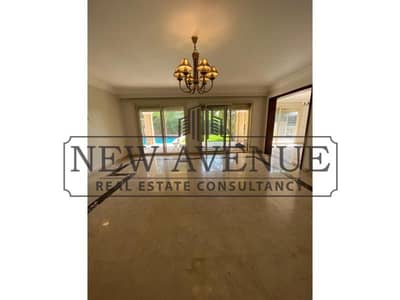 فيلا مستقلة في ليك فيو فيلاز  Lake View Villas  فيو مفتوح تشطيب كامل بالتكييف بحري بحمام سباحة خاص