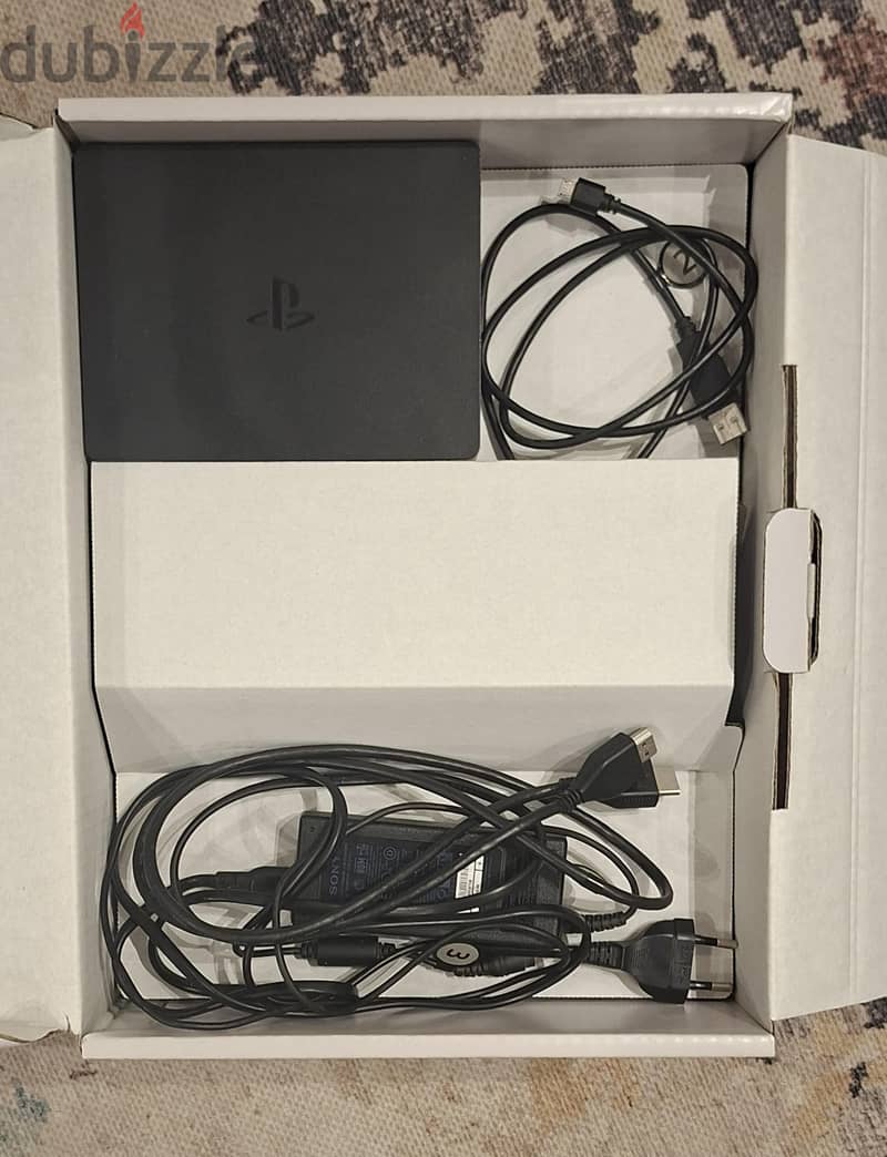 PS4 VR Goggles - Like New 3