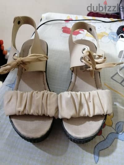 صندل مقاس ٤٠ اتلبس مره واحده