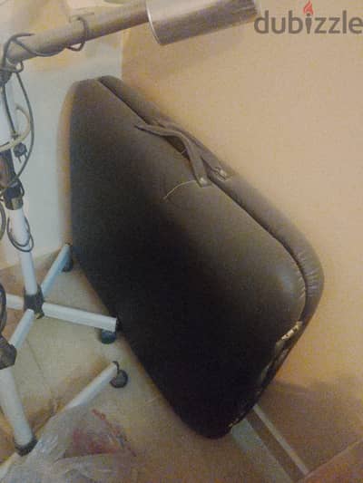 سرير محمول للمساج و جهاز بخار و عدسة و اجهزة تجميل وتقشير