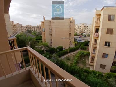 شقة مفروشة للايجار بالشيخ زايد عمارات المستقبل دور ثالث بعد الارضي فيها ٢ تكييف