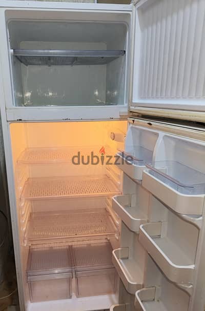 ثلاجة كريازي ١٢ قدم 01061714808