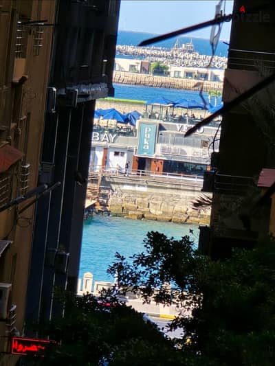 Apartment for rent in Gleem for 15 thousand with an area of 3 rooms, 2 bathrooms, and 2 receptions in a new tower on a main street