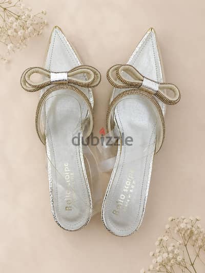 beautiful golden heels 
