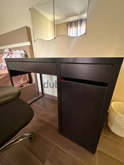 Ikea desk مكتب