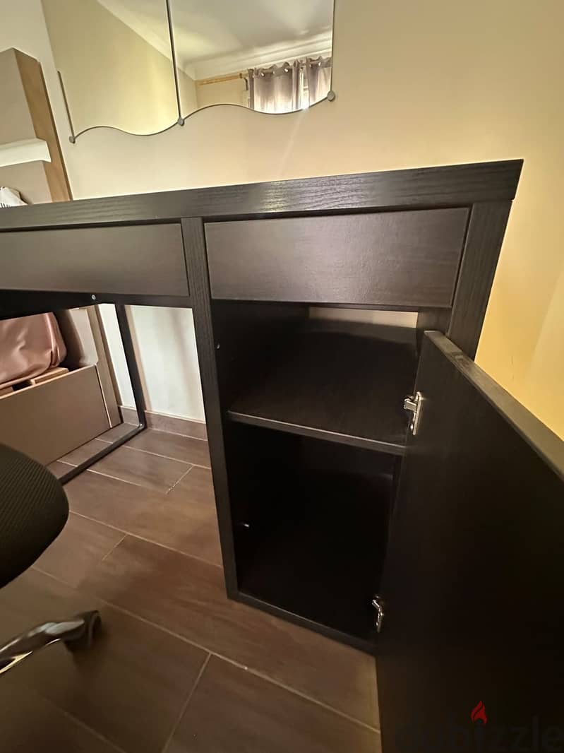 Ikea desk مكتب 1