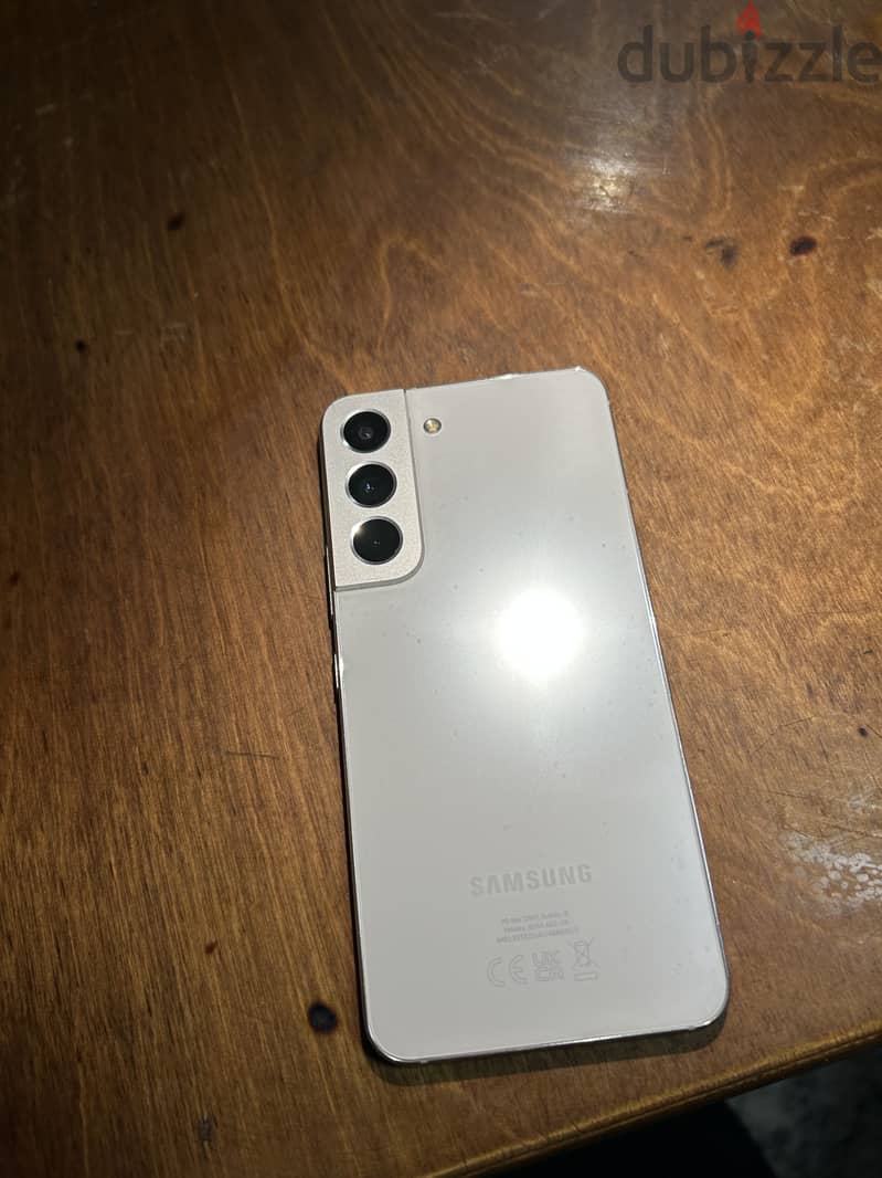 Samsung S22 4