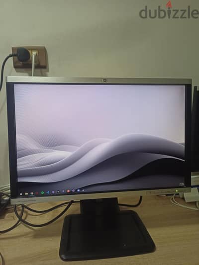 HP Compaq LA2205wg 22" LCD Monitor - حالة ممتازة