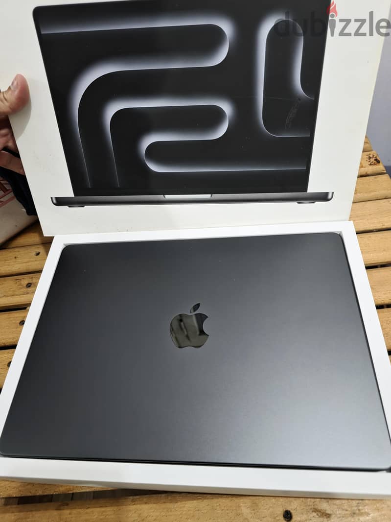 MacBook pro m5 1