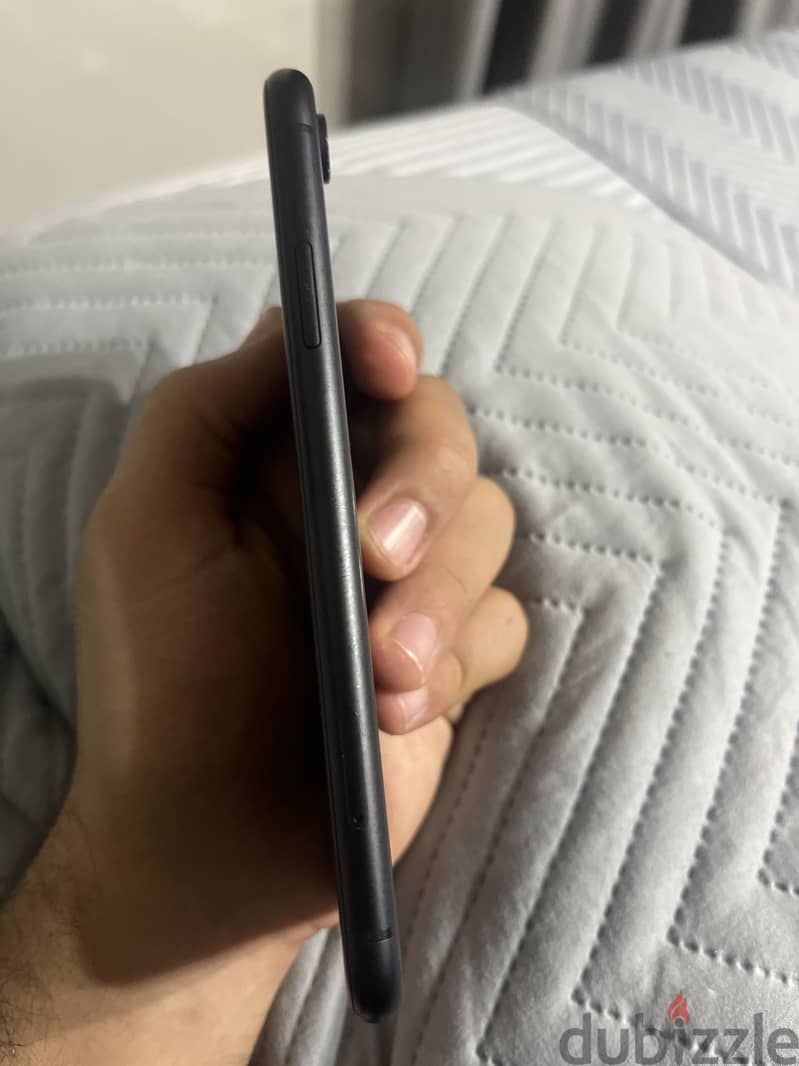 Apple - iPhone XR 3