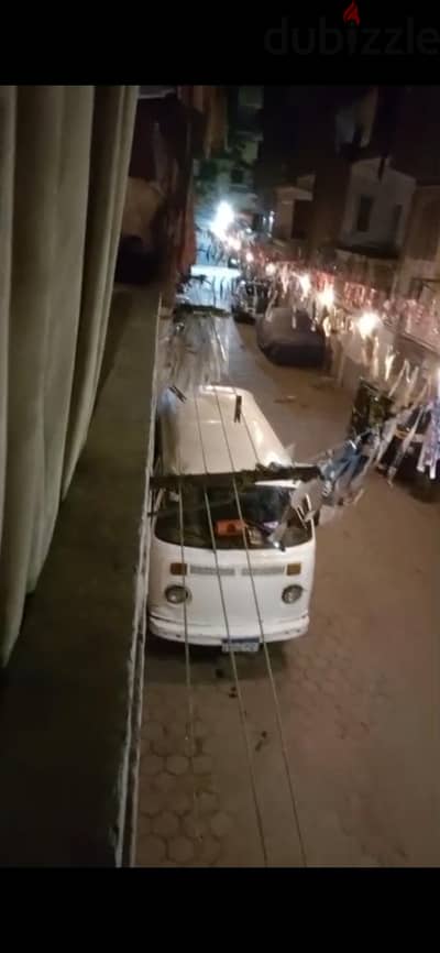 شقه مفروشه دور اول بلكونه 20 متر من شارع الهرم الرئيس