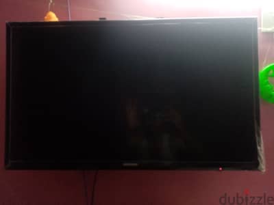 شاشة سامسونج 32 بوصة LED بالقاعدة والريموت الاصلى