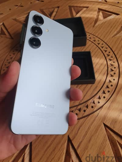 Samsung S25 - mint condition