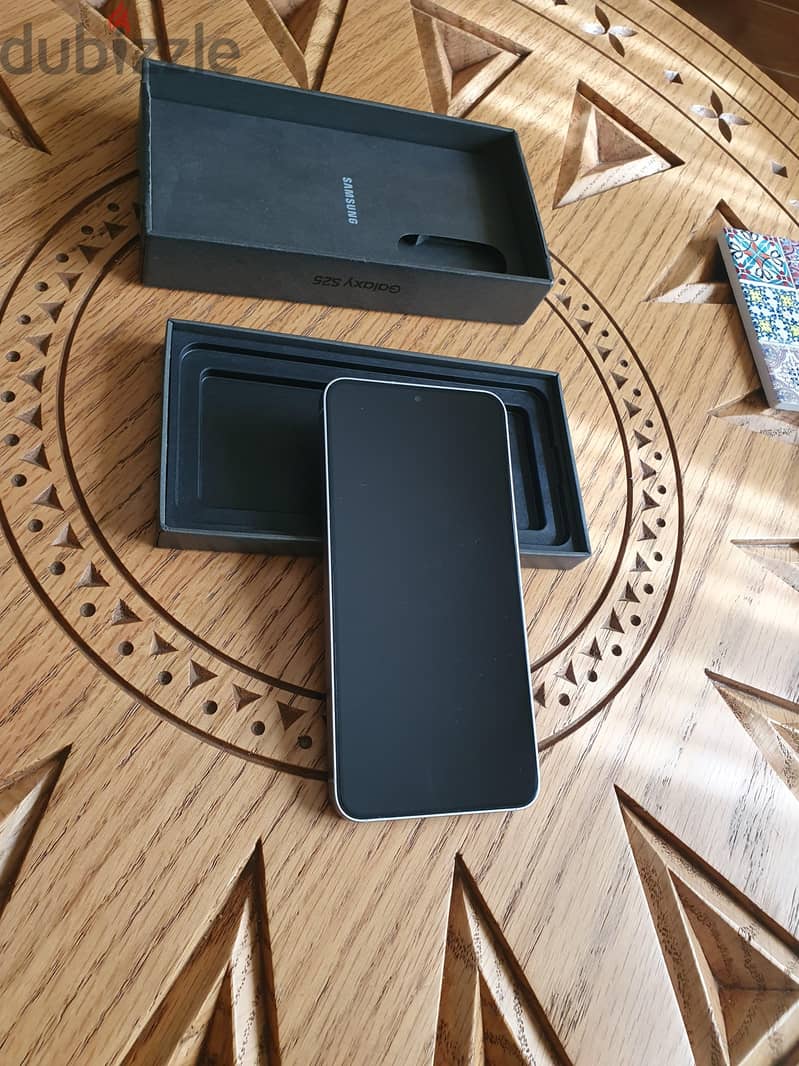 Samsung S25 - mint condition 2